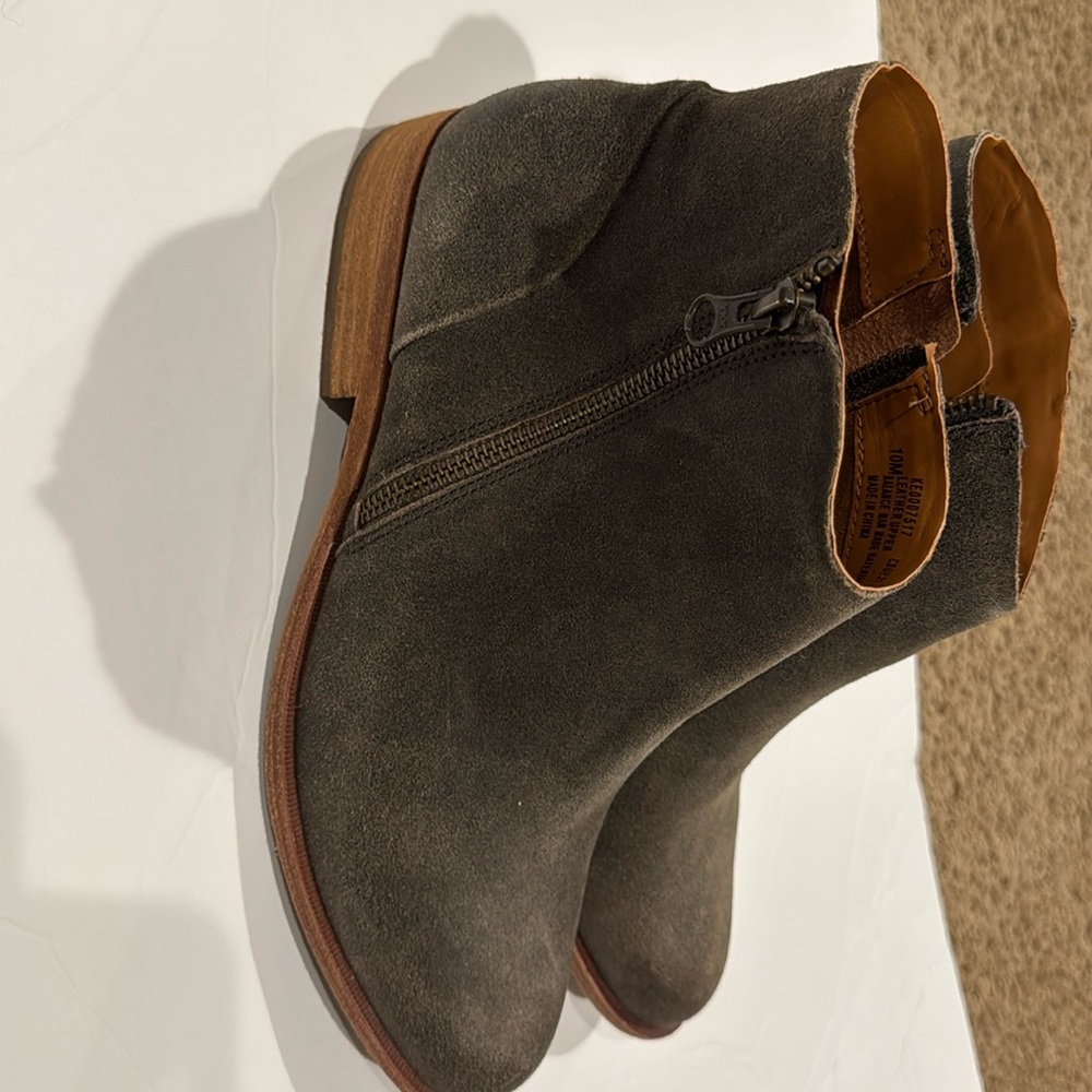 Brand new Kork-ease Riley Taupe Distressed Tan Bootie , Size 10M Style KE0007517